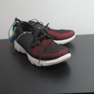 New without tags ladies 8.5 Skechers